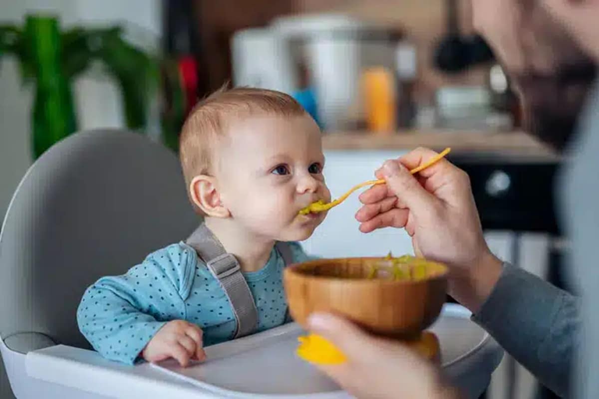 Comment transformer l’alimentation bébé en un voyage sensoriel ?