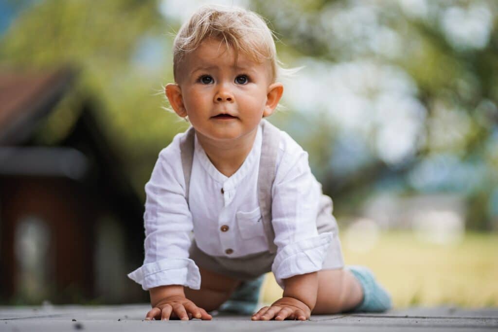Bébé chic : des idées de looks élégants pour les grandes occasions