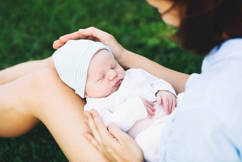 Comment instaurer une routine sereine dès la naissance de bébé ?